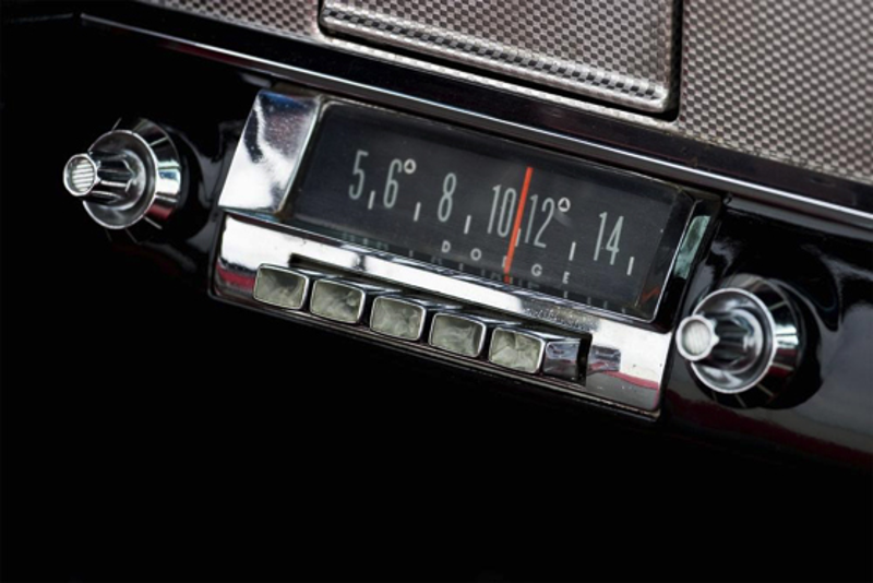 TÌM HIỂU LỊCH SỬ PHÁT TRIỂN CỦA HỆ THỐNG ÂM THANH TRÊN Ô TÔ 3 Chiếc radio Motorola đầu tiên trong lịch sử phát triển của hệ thống âm thanh trên ô tô ra đời ở Mỹ vào những năm 1930
