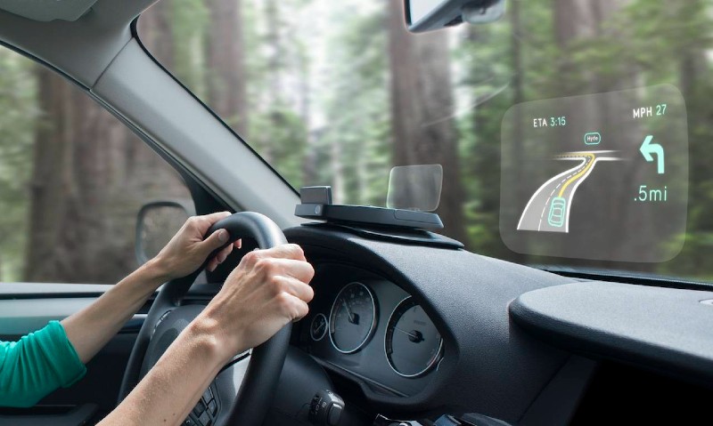 Các tính năng hiện đại trên màn hình HUD là gì