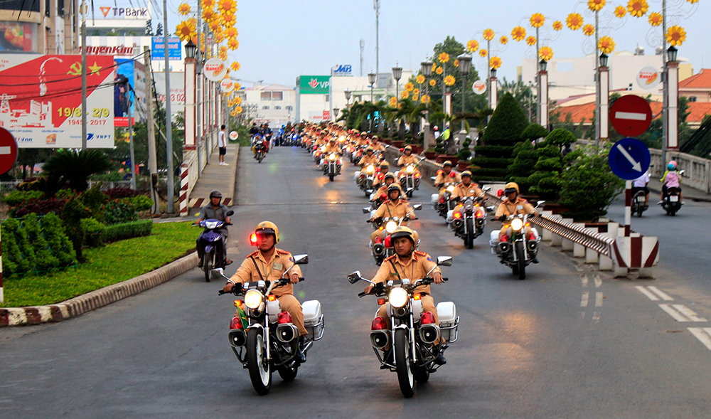 không nhường đường cho xe ưu tiên phạt bao nhiêu