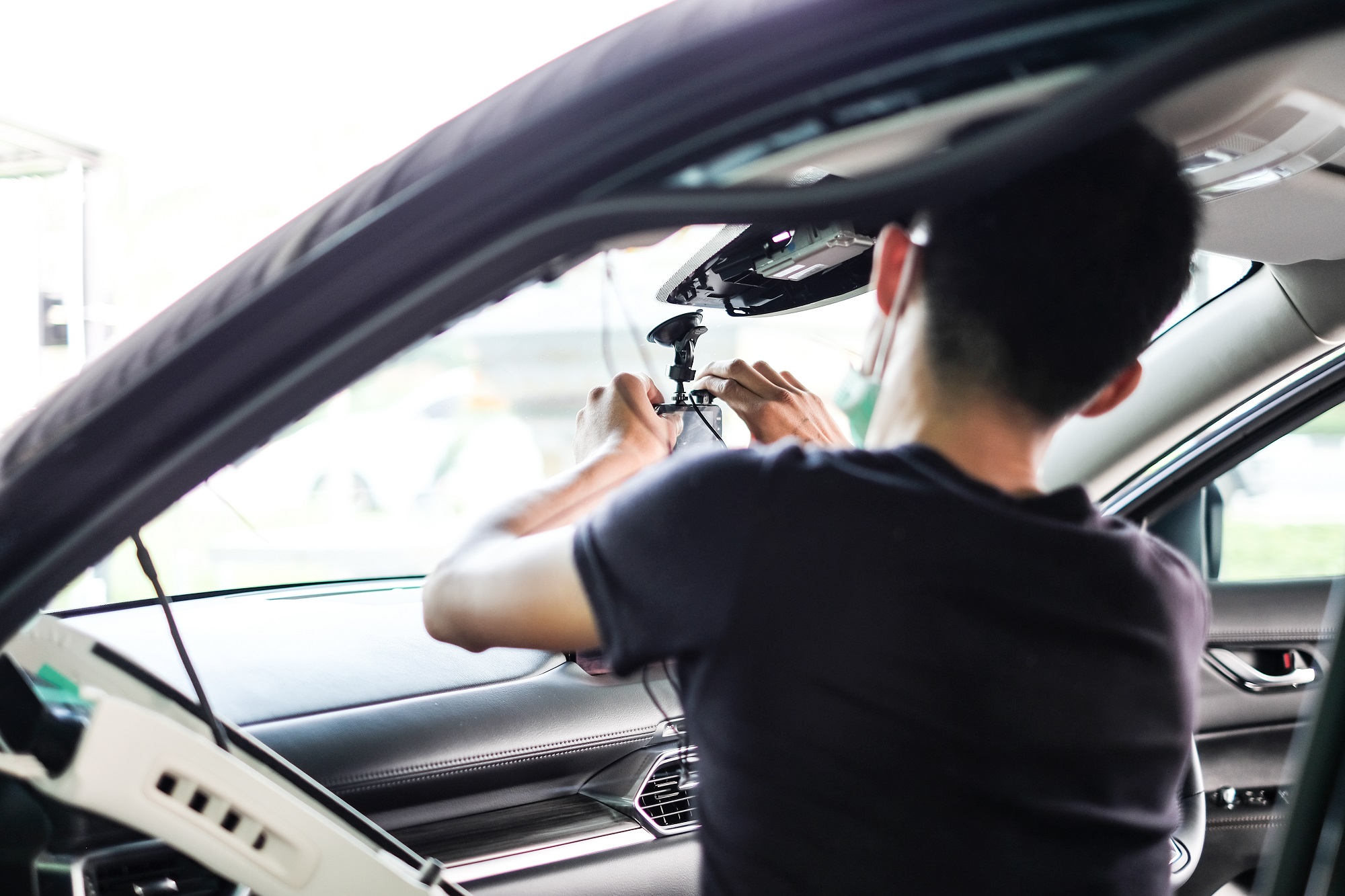Cách gắn và lắp đặt camera trực tiếp lên ô tô