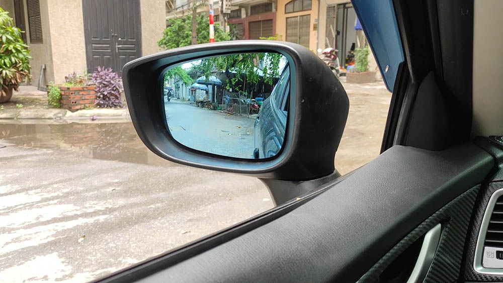 Tác dụng của việc lắp nút sấy gương chiếu hậu ô tô