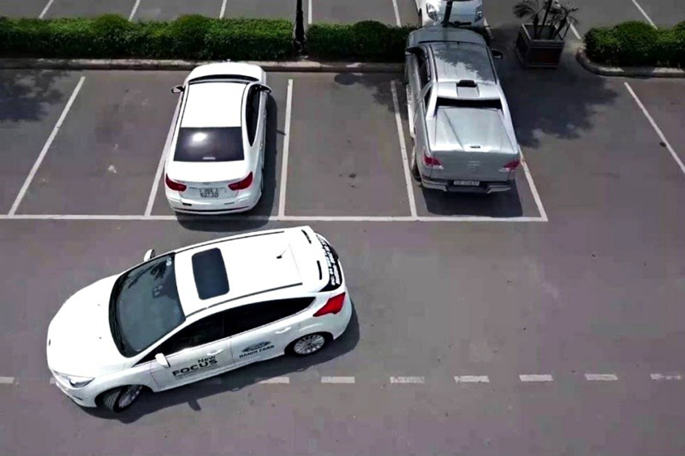 Lưu ý cách lùi xe ô tô an toàn