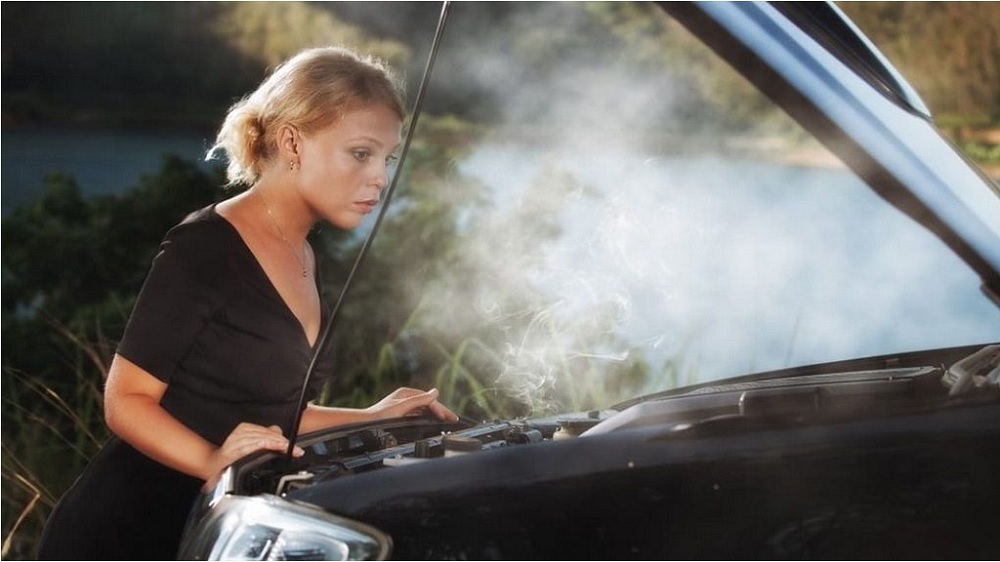 Xe có mùi khét khi đang hoạt động báo hiệu máy phát điện ô tô có vấn đề