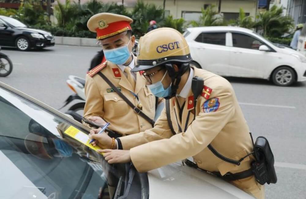 Ôtô vượt đèn đỏ phạt bao nhiêu?