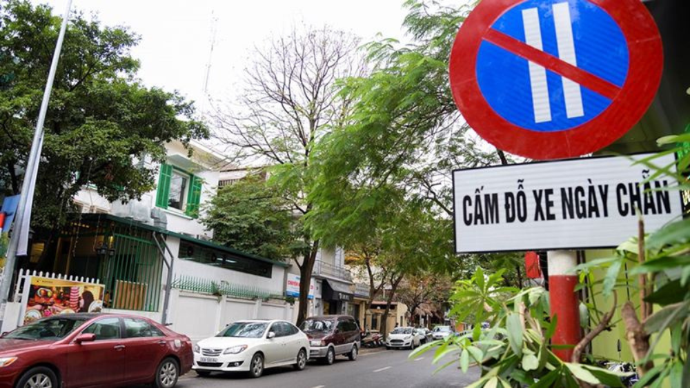 Mức phạt vi phạm giao thông đối với ô tô dừng, đỗ xe sai quy định