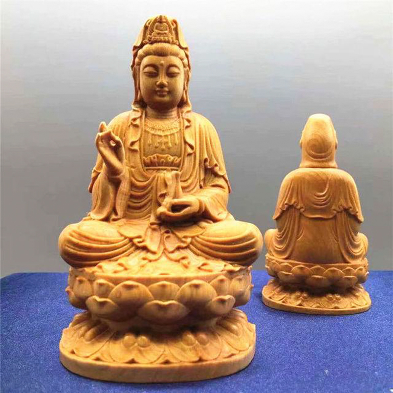 Tượng gỗ để xe ô tô được trạm khắc theo biểu tượng Phật Bà Quan Âm