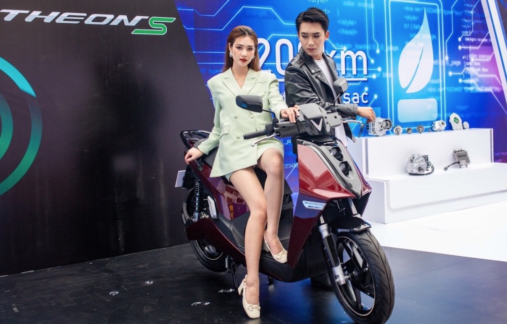 nên mua xe máy điện hay xe máy xăng