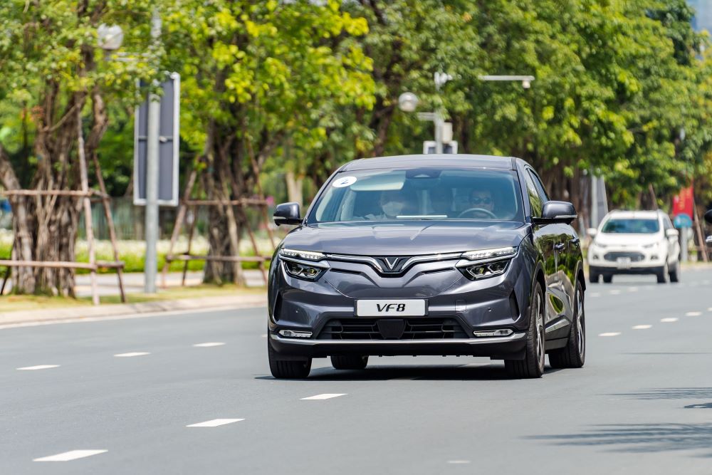 các dấu hiệu ô tô cạn điện nên chú ý để không hết sạch pin giữa đường
