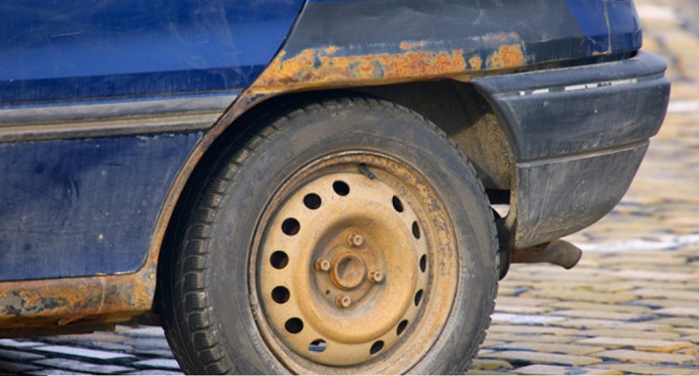  Mâm xe ô tô bị hỏng do gỉ sét nếu thường xuyên tiếp xúc với môi trường bẩn hoặc hóa chất có tính ăn mòn
