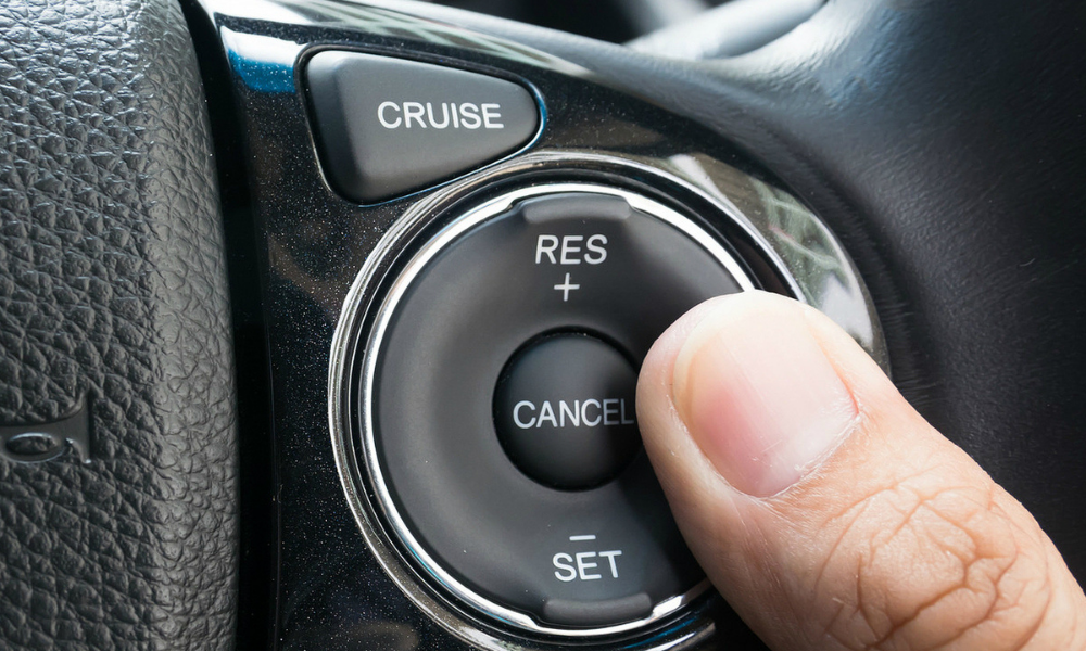 tan dung che do tu dong cruise control trong lai xe