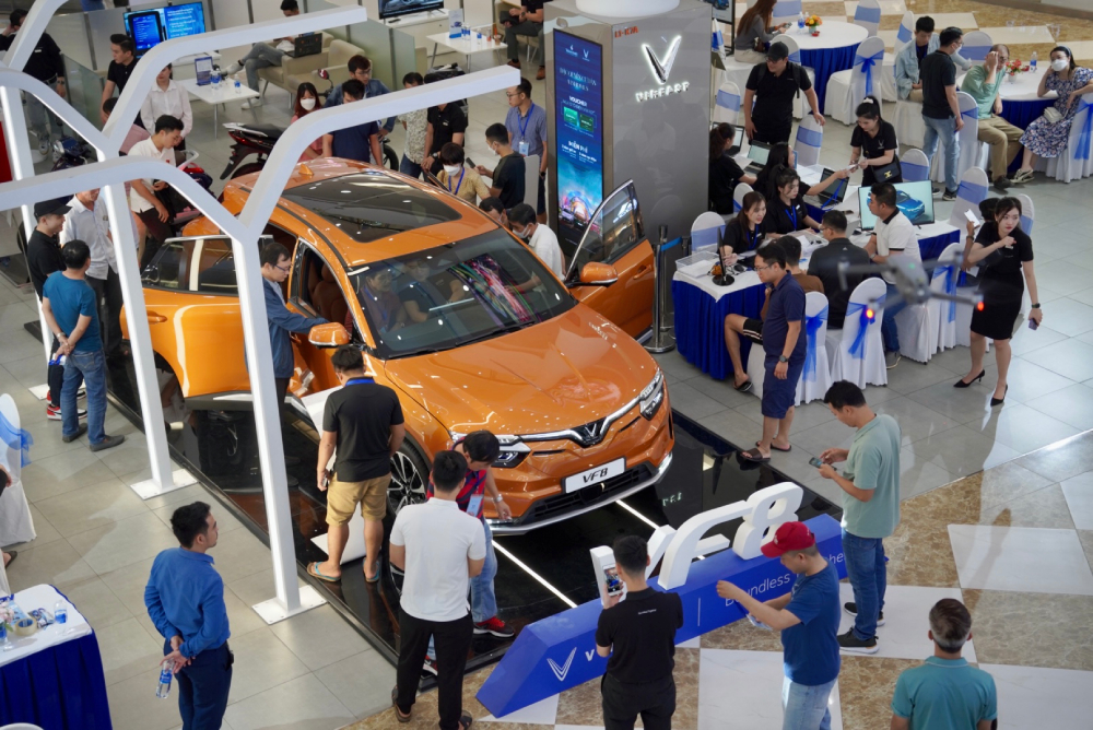 Tham gia lái thử VinFast VF 8