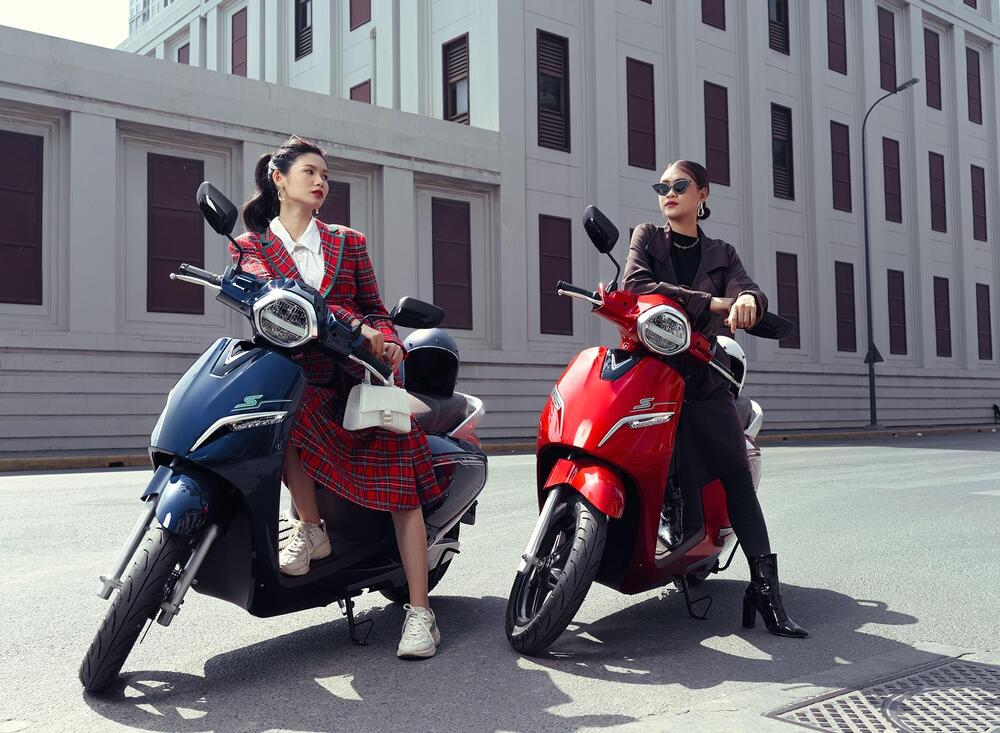 thời gian sạc đầy xe máy điện VinFast được tối ưu với công nghệ pin - sạc tiên tiến