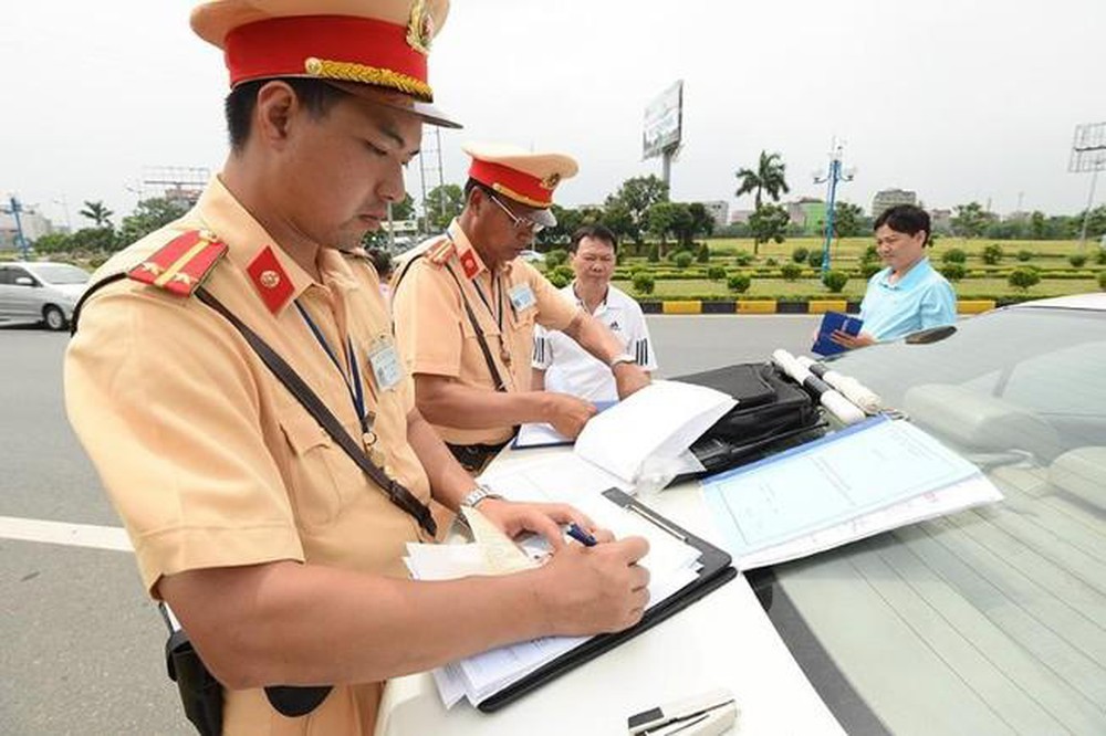 Nộp phạt vi phạm giao thông muộn có sao không?