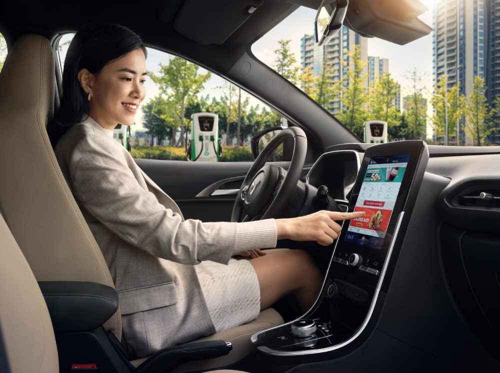 Tính năng màn hình ô tô VinFast VF e34 - mua sắm