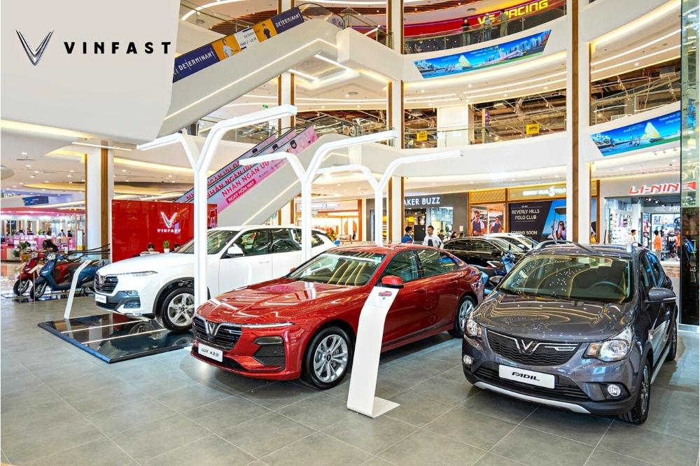 showroom oto VinFast rộng rãi