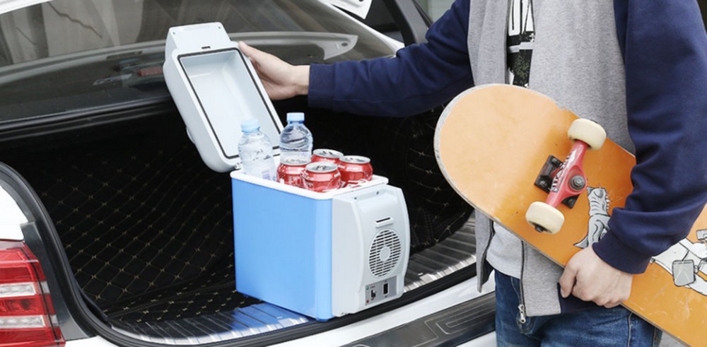 Tủ lạnh mini ô tô phục vụ chức năng làm mát thực phẩm hoặc đồ uống