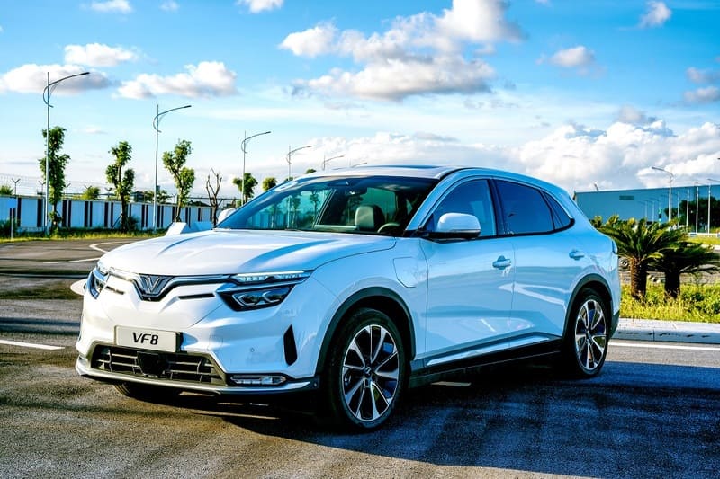 Tuổi ất sửu mua xe hợp màu gì? Xe ô tô màu trắng được đánh giá là dễ chăm sóc dựa trên tư duy nhị phân