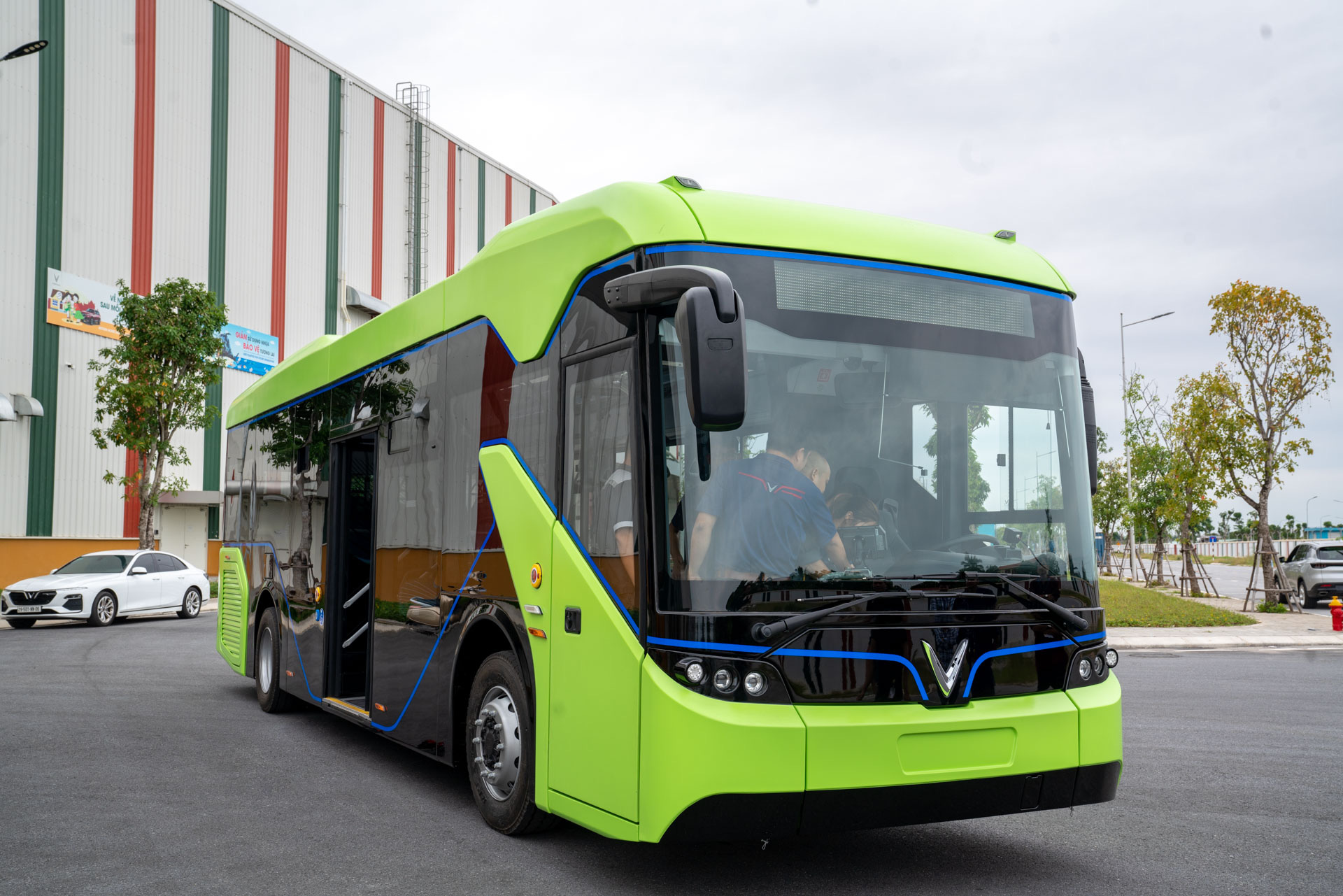 Xe buýt điện là một trong những phương tiện giao thông trong tương lai