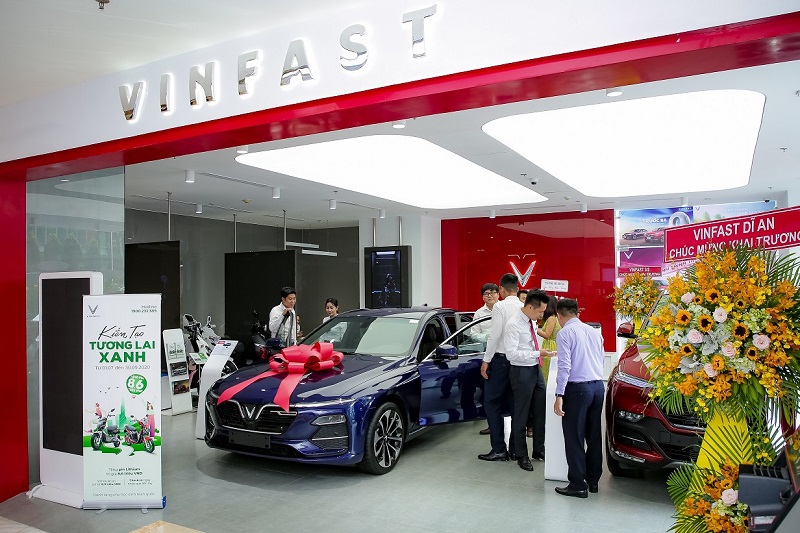 Hình ảnh showroom VinFast khai trương trong ngày 10/7/2020