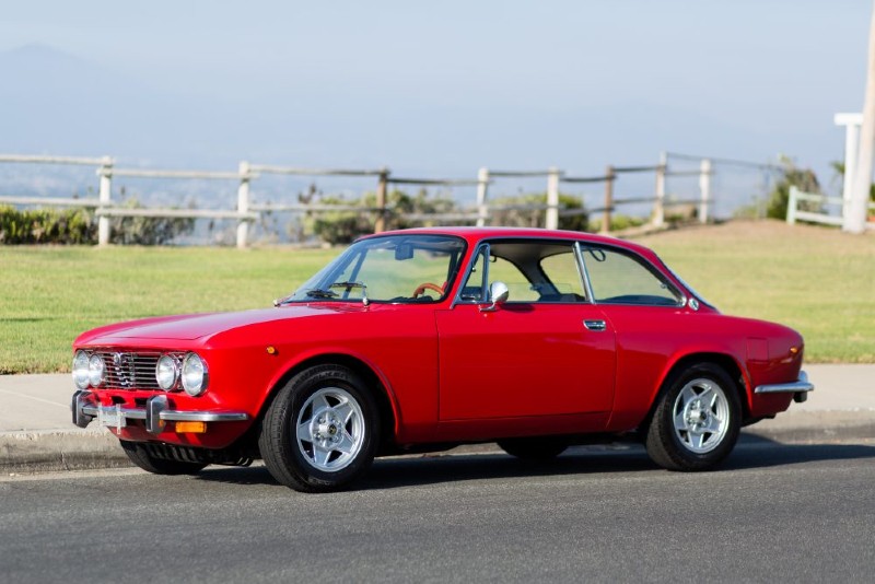 Xe coupe Alfa Romeo 2000 GTV Tipo 105 đã có nhiều đột phá về thiết kế