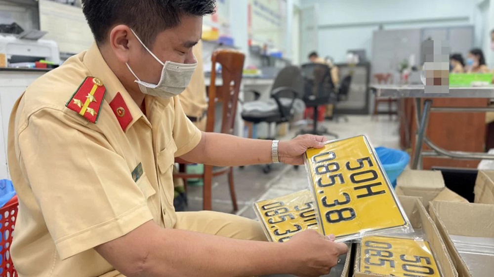 xe kinh doanh đổi biển vàng tại cơ quan CSGT ở nơi cư trú