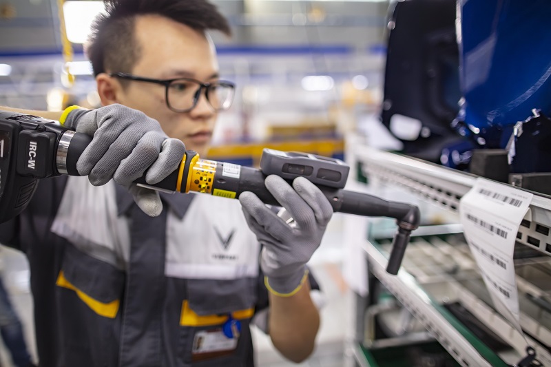 Bảo dưỡng xe máy điện thường xuyên để tăng tuổi thọ pin (Nguồn: vinfastauto.com)
