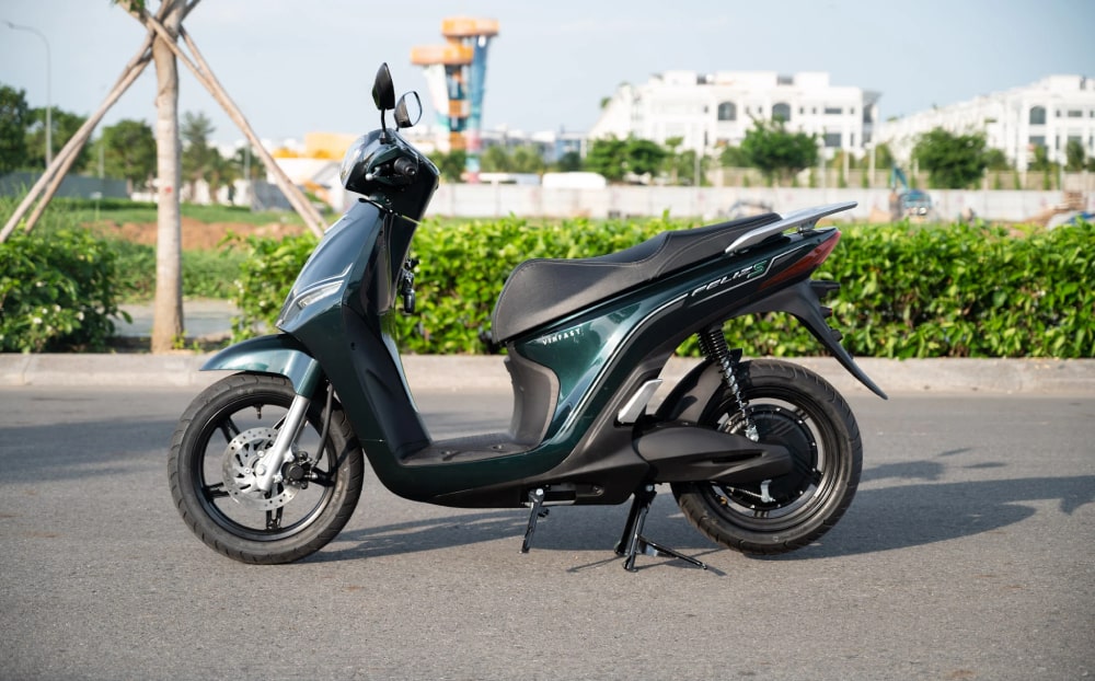 xe máy điện màu xanh rêu