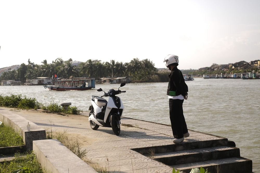 xe máy điện trắng