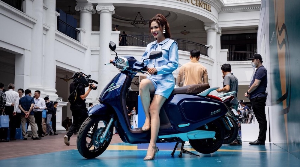 xe máy điện và xe máy xăng