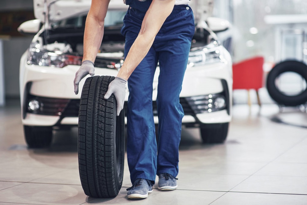 Bảo dưỡng ô tô định kỳ nhằm hạn chế xe nổ lốp