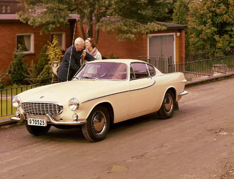 Kiểu dáng thiết kế của xe ô tô cổ Volvo P1800