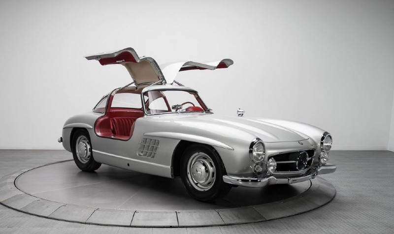 Ô tô cổ điển Mercedes-Benz 300SL sở hữu kiểu dáng ấn tượng