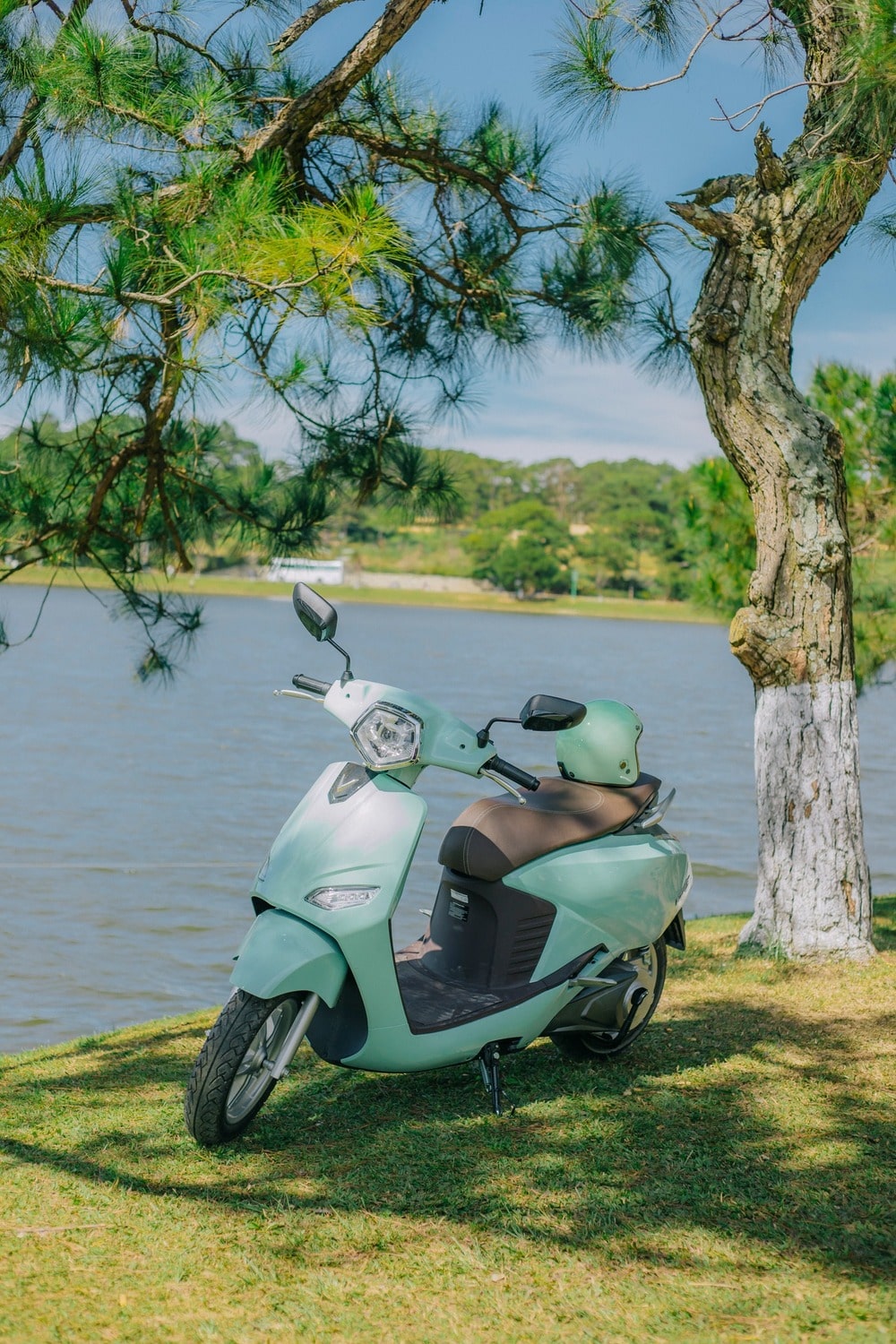 xe VinFast màu xanh ngọc