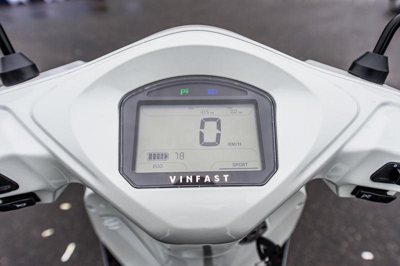 Xe máy điện VinFast nổi bật với cụm đồng hồ HMI đa chức năng