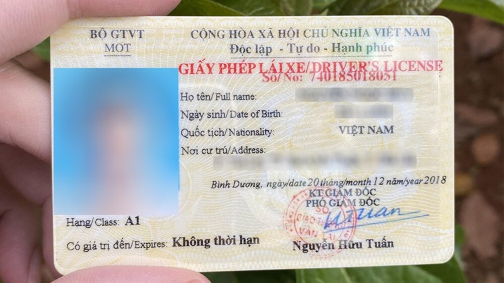 xuất trình giấy tờ xe máy gồm những gì