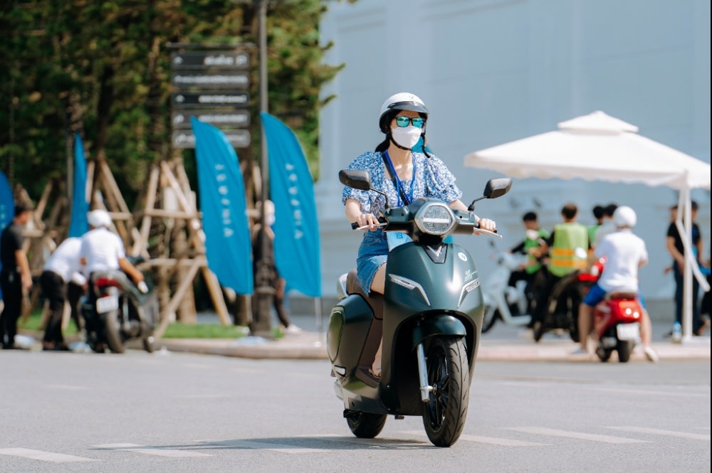 ý nghĩa xe máy điện màu xanh rêu trendy