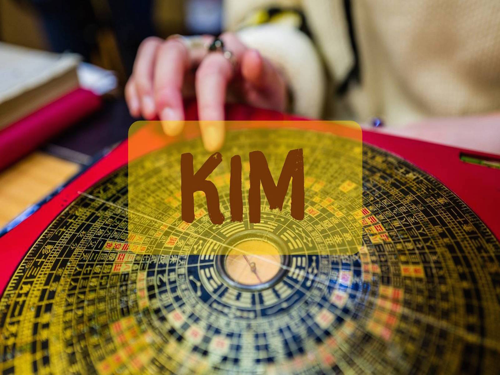 hinh anh cach bay tri phong thuy vao phong khach menh Kim de ruoc tai loc vao nha so 1