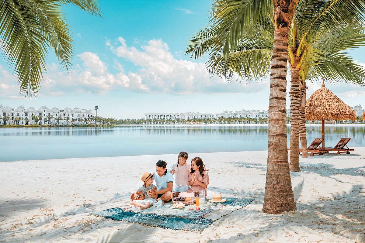 Các cư dân mới không chỉ được hưởng hệ tiện ích hiện đại của đại đô thị như Vinhomes Ocean Park, Vinhomes Smart City mà còn có cơ hội nhận được quà tặng xe VinFast