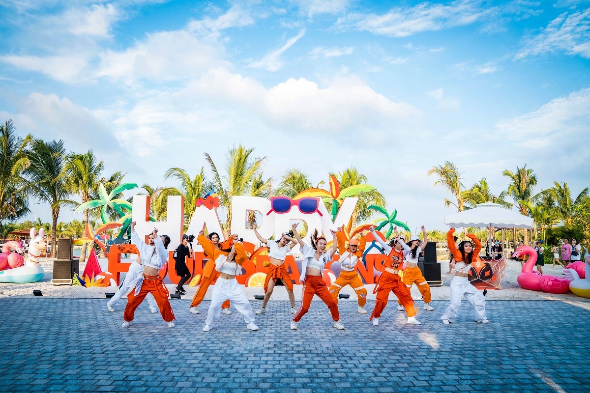 “Chuyển khẩu” về Vinhomes Ocean Park 3 - The Crown, cư dân được hòa vào nhịp sống sôi động của đô thị 1.200 ha.