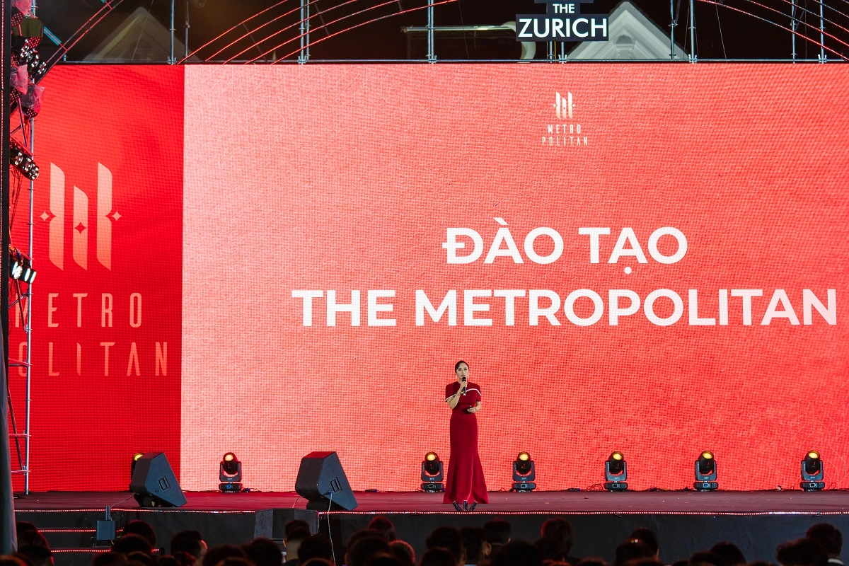 Tại buổi lễ, các nhân viên kinh doanh cùng khách mời có cơ hội cập nhật thông tin về bối cảnh chung của thị trường bất động sản hiện nay, cũng như sự thay đổi trong cách giới thượng lưu chọn nơi an cư. Đặc biệt, tất cả đã cùng được thông tin về những ưu điểm vượt trội của The Metropolitan - phân khu The Zurich. Cùng với những hình ảnh đầu tiên được công bố, nhiều người tin tưởng dự án có thể tạo nên “làn sóng” mới phía đông Hà Nội.