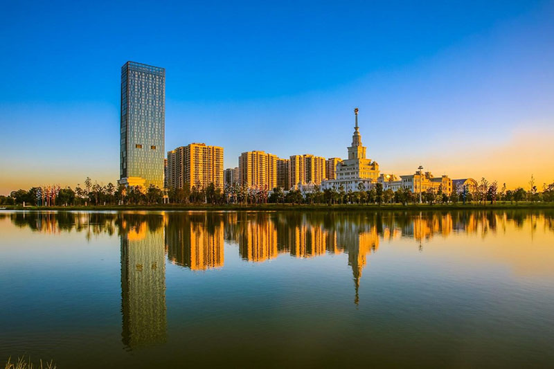 Bộ đôi “siêu phẩm” VinUni và TechnoPark Tower gây choáng ngợp cho đoàn khách phương Nam 