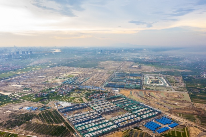 Hàng loạt công trình tiện ích dành cho cộng đồng, như Quảng trường Kinh đô ánh sáng hay công viên ven kênh Silk Park sẽ hoàn thành vào tháng 12 năm nay.