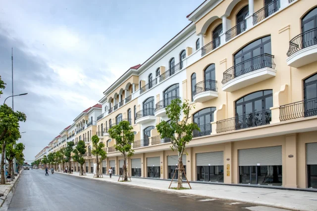 Mặt ngoài phân khu Chà Là cơ bản đã hoàn thiện và sẵn sàng bàn giao tới tay khách hàng.