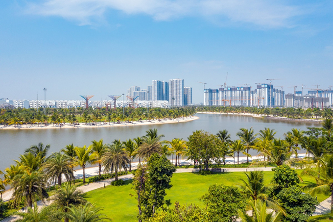 Với tổng quy mô lên đến 272 ha, Đại đô thị Vinhomes Grand Park sở hữu 15 công viên đa chủ đề cùng hệ thống cây xanh, hồ nước, bãi cát, thảm cỏ… rộng lớn