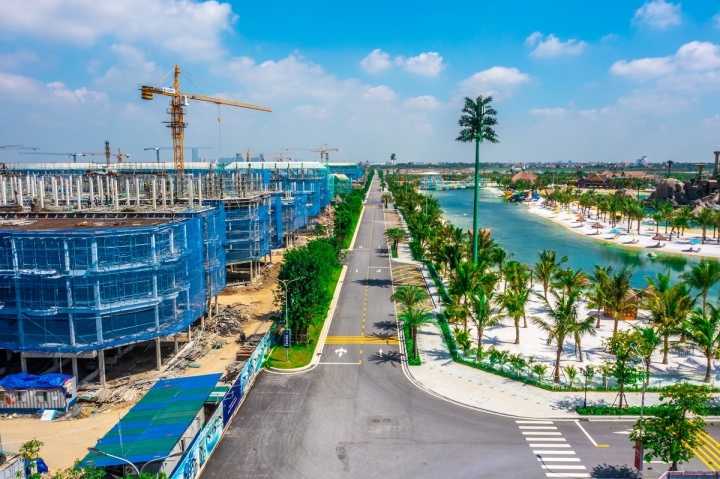 Tiến độ xây dựng các phân khu đang được đẩy nhanh và hàng loạt “tọa độ giao thương” sầm uất sẽ hình thành trong lòng đại đô thị biển.