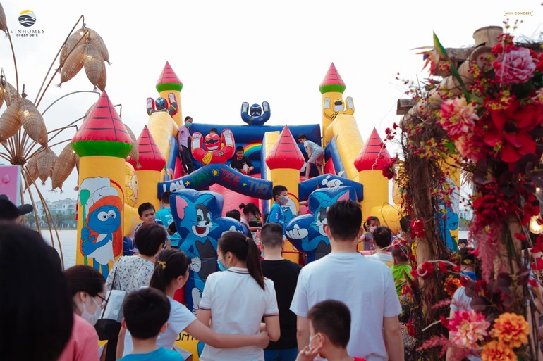 Kể từ khi ra mắt vào cuối 2018, Vinhomes Ocean Park đã ngày càng được nhiều người dân Hà Nội và khu vực lân cận lựa chọn là điểm đến vui chơi, nghỉ ngơi mỗi cuối tuần hay lễ, tết.