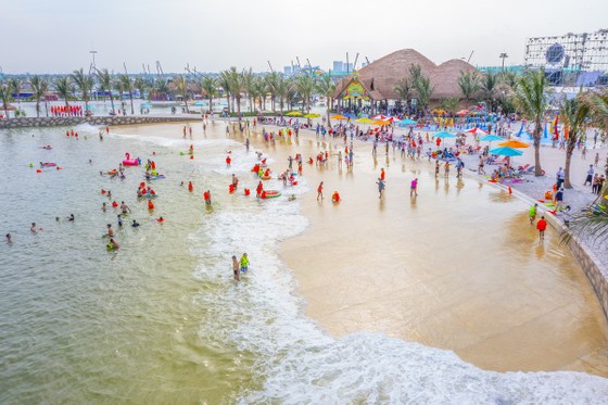 Tổ hợp công viên biển tạo sóng nhân tạo Royal Wave Park - Kỳ quan trong lòng đô thị biển