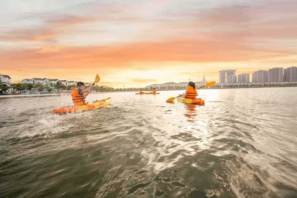 Chèo thuyền Kayak - trải nghiệm không thể bỏ trong cẩm nang kinh nghiệm đi Vinhomes Ocean Park