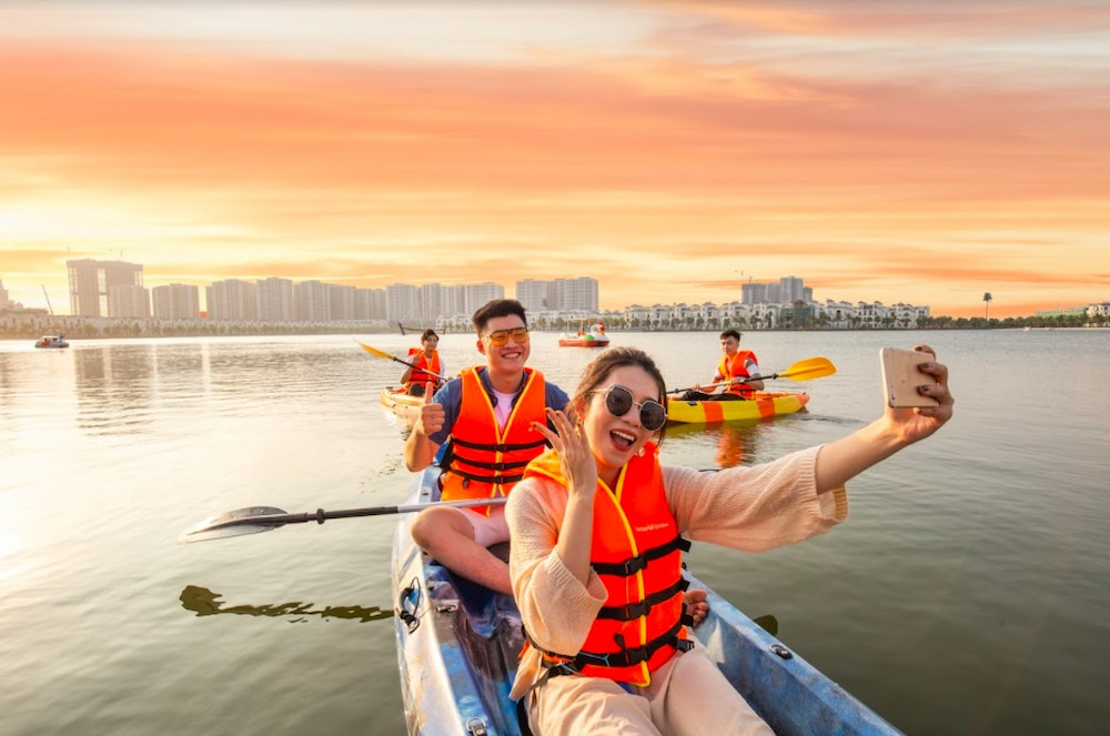 Hoạt động chèo thuyền Kayac tại Vinhomes Ocean Park