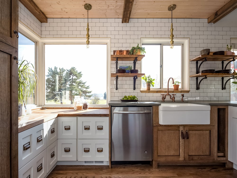 Hệ thống kệ gỗ phòng bếp phong cách thiết kế nội thất Rustic